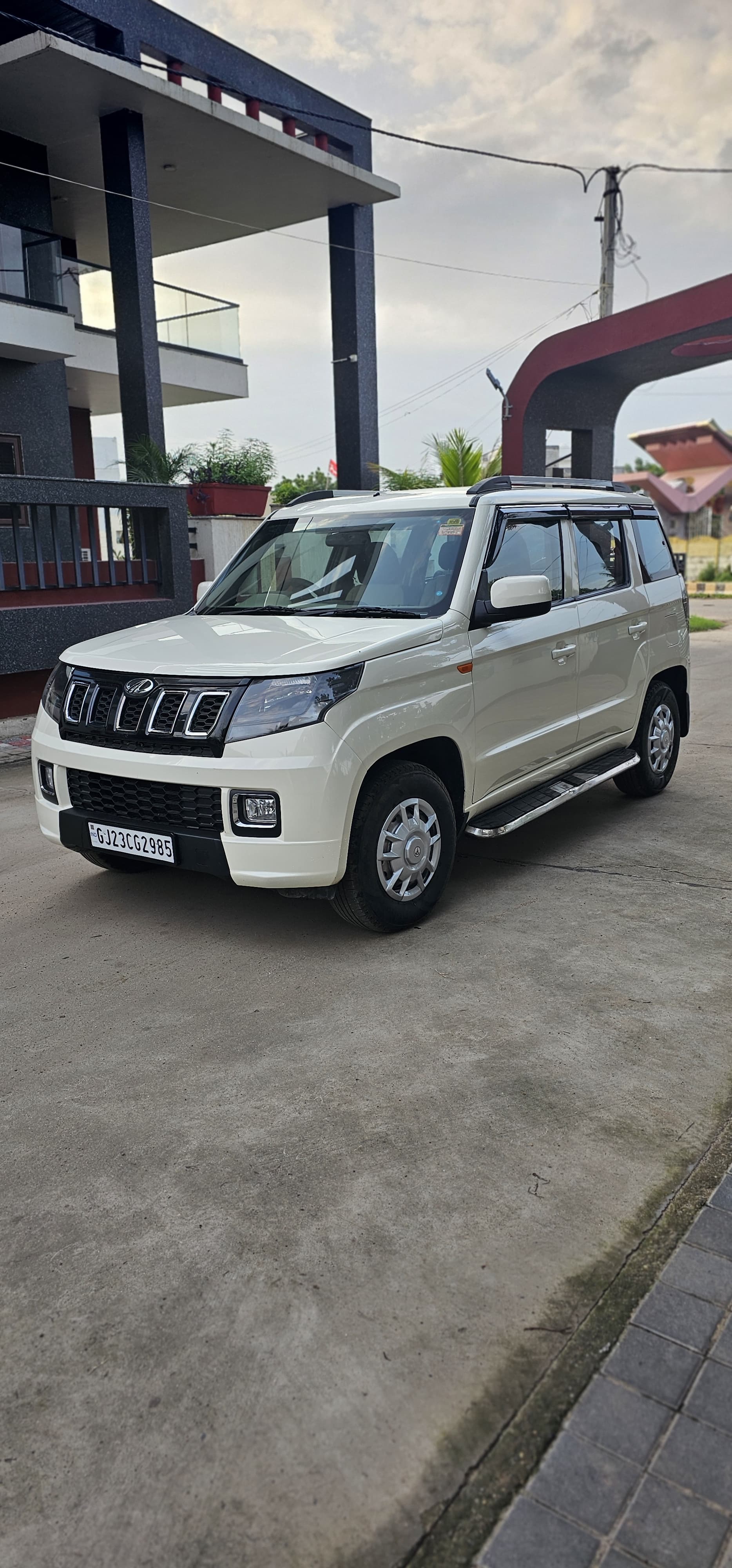 Car GJ23CG2985